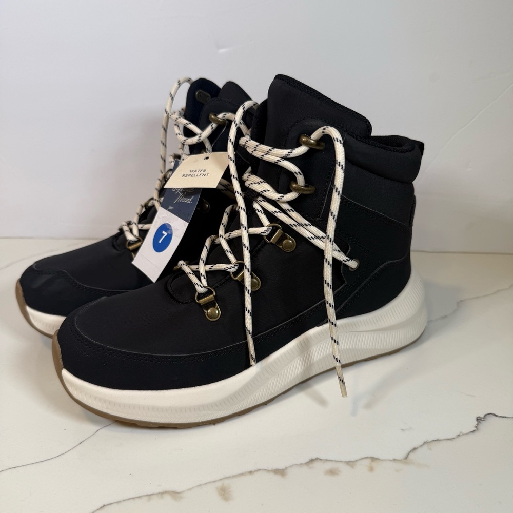 Universal Thread Black & White Snow Boots Women’s Size 7 NWT - Picture 11 of 11